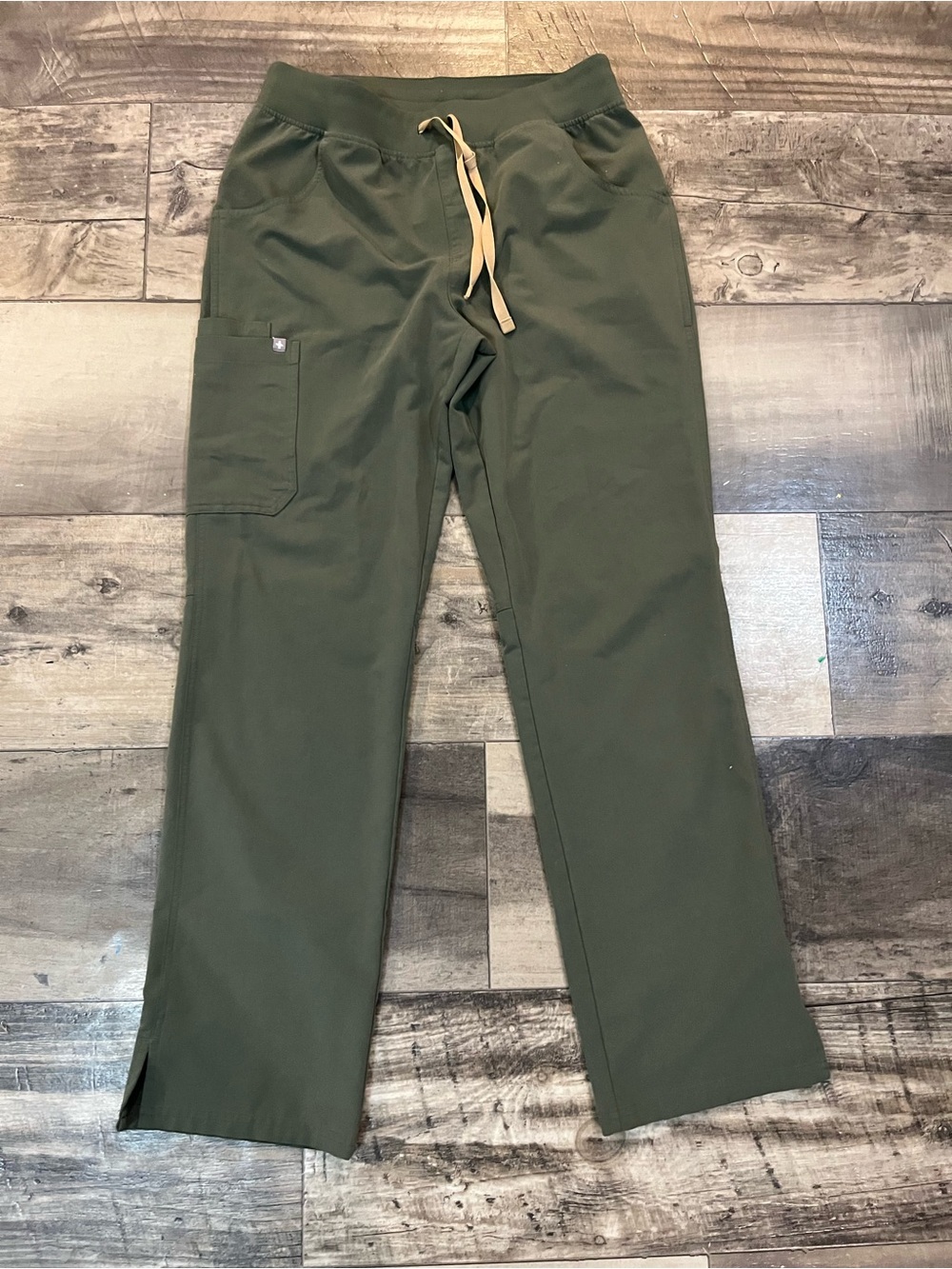FIGS Kade Technical Collection Scrub Pants Women’s Medium Tall M/T Green